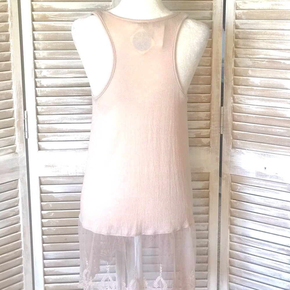 ✴️LAST ONE✴️ SIZE SMALL ☀️LACE HEMLINE TANK WITH CRINKLE FABRIC IN OATMEAL - Picture 5 of 7
